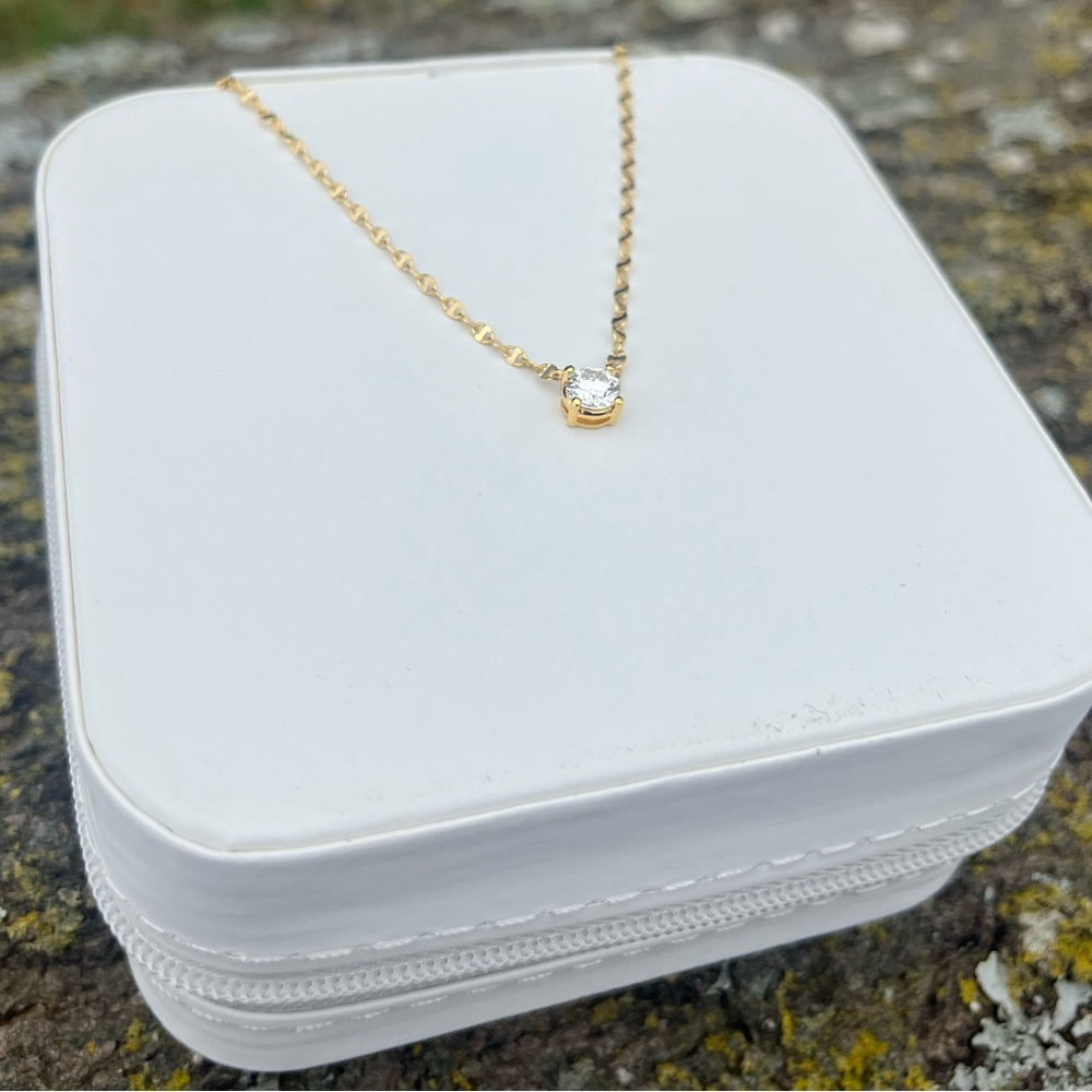 Delicate Gold Solitaire Pendant Necklace - Classic Women's Jewelry